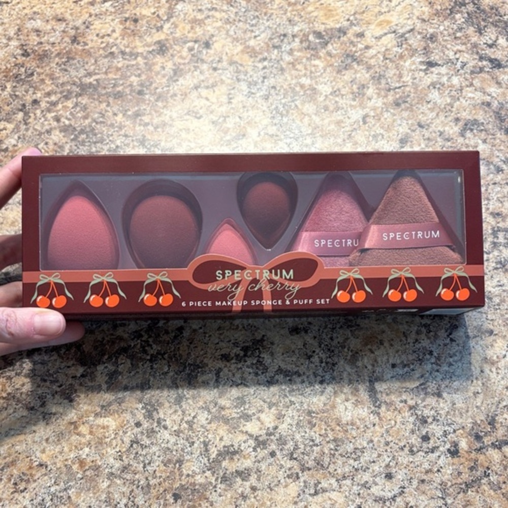 NEW! Spectrum makeup sponge & puff set